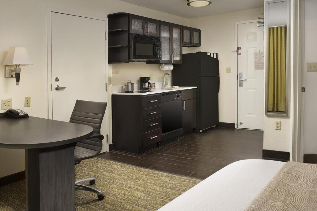 Candlewood Suites Belle Vernon By Ihg Εξωτερικό φωτογραφία
