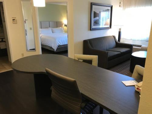 Candlewood Suites Belle Vernon By Ihg Εξωτερικό φωτογραφία